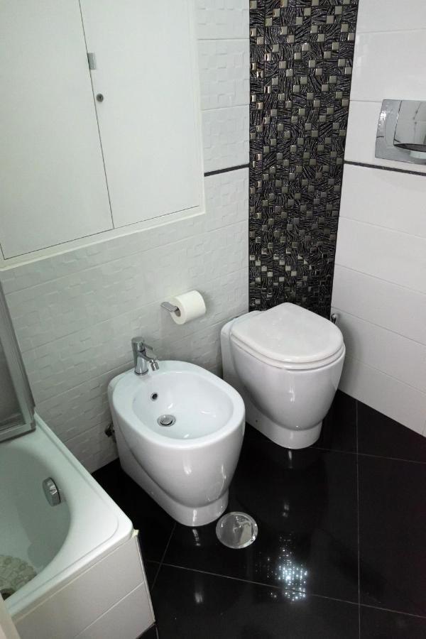Roma Castel Nepi Home Near Colosseo ภายนอก รูปภาพ